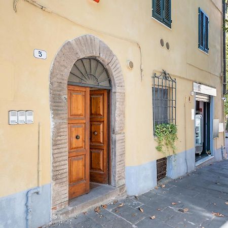 Piazza Napoleone Lovely Central Apartment Lucques Extérieur photo
