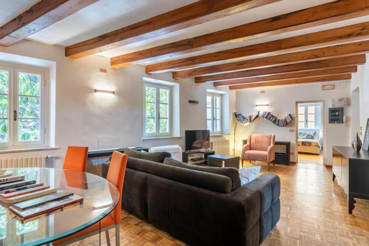 Piazza Napoleone Lovely Central Apartment Lucques Extérieur photo