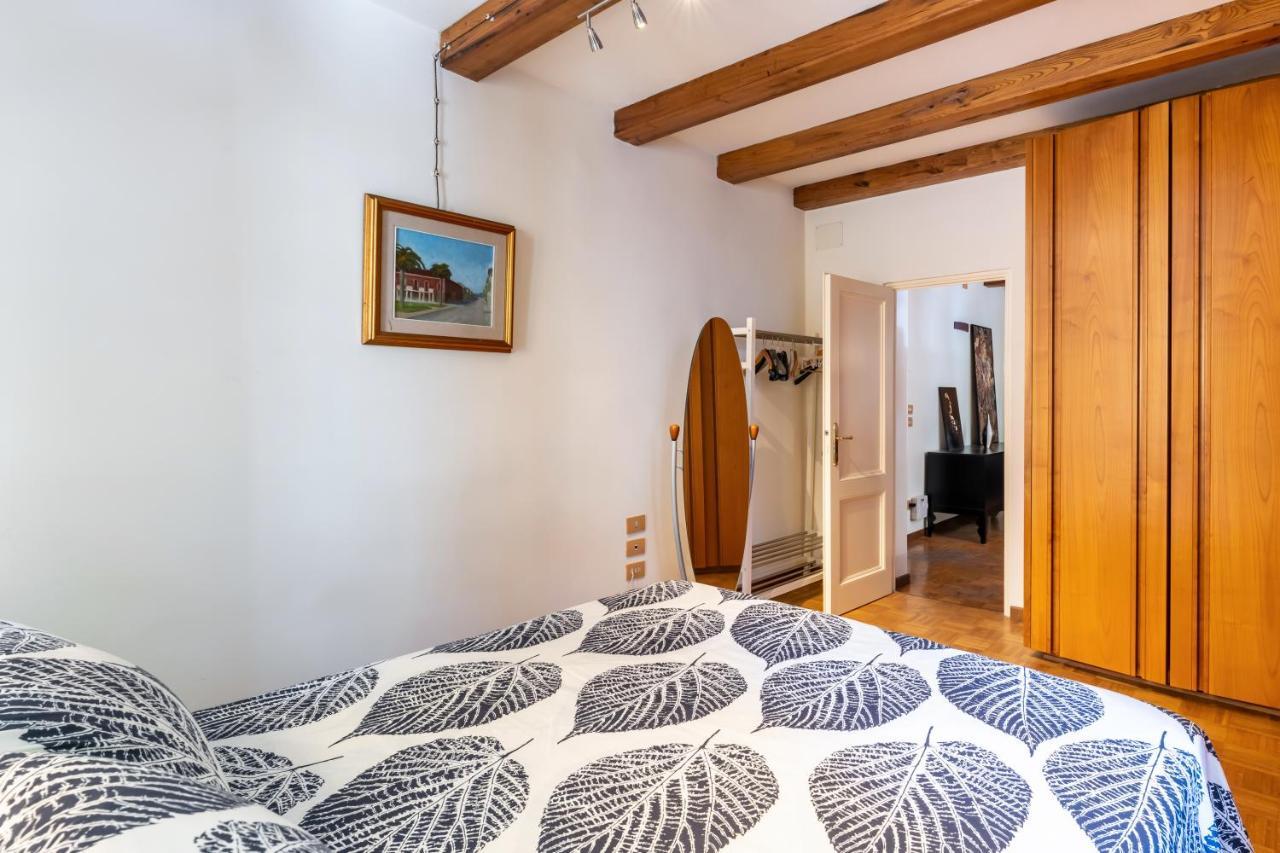 Piazza Napoleone Lovely Central Apartment Lucques Extérieur photo