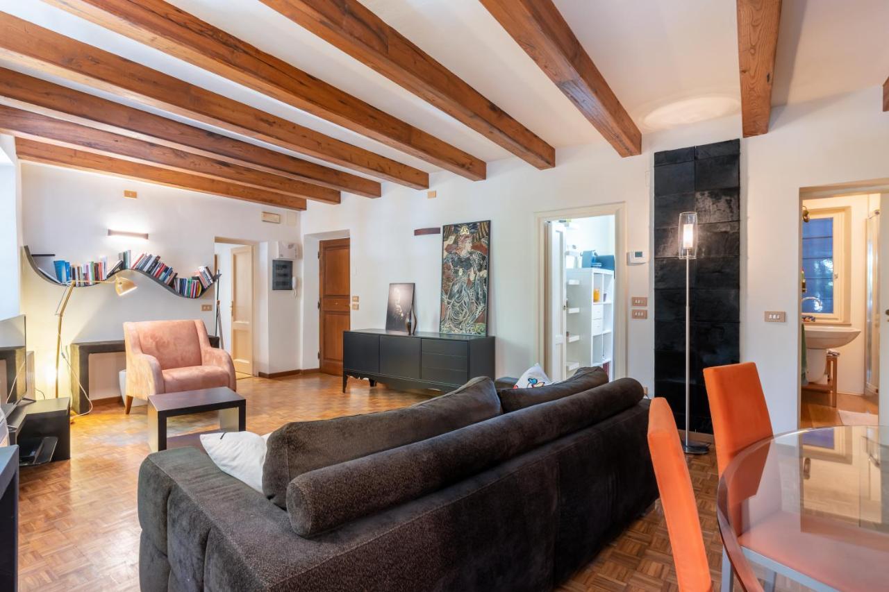 Piazza Napoleone Lovely Central Apartment Lucques Extérieur photo